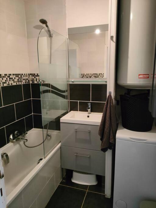 Chaleureux Appartement. Динан Экстерьер фото