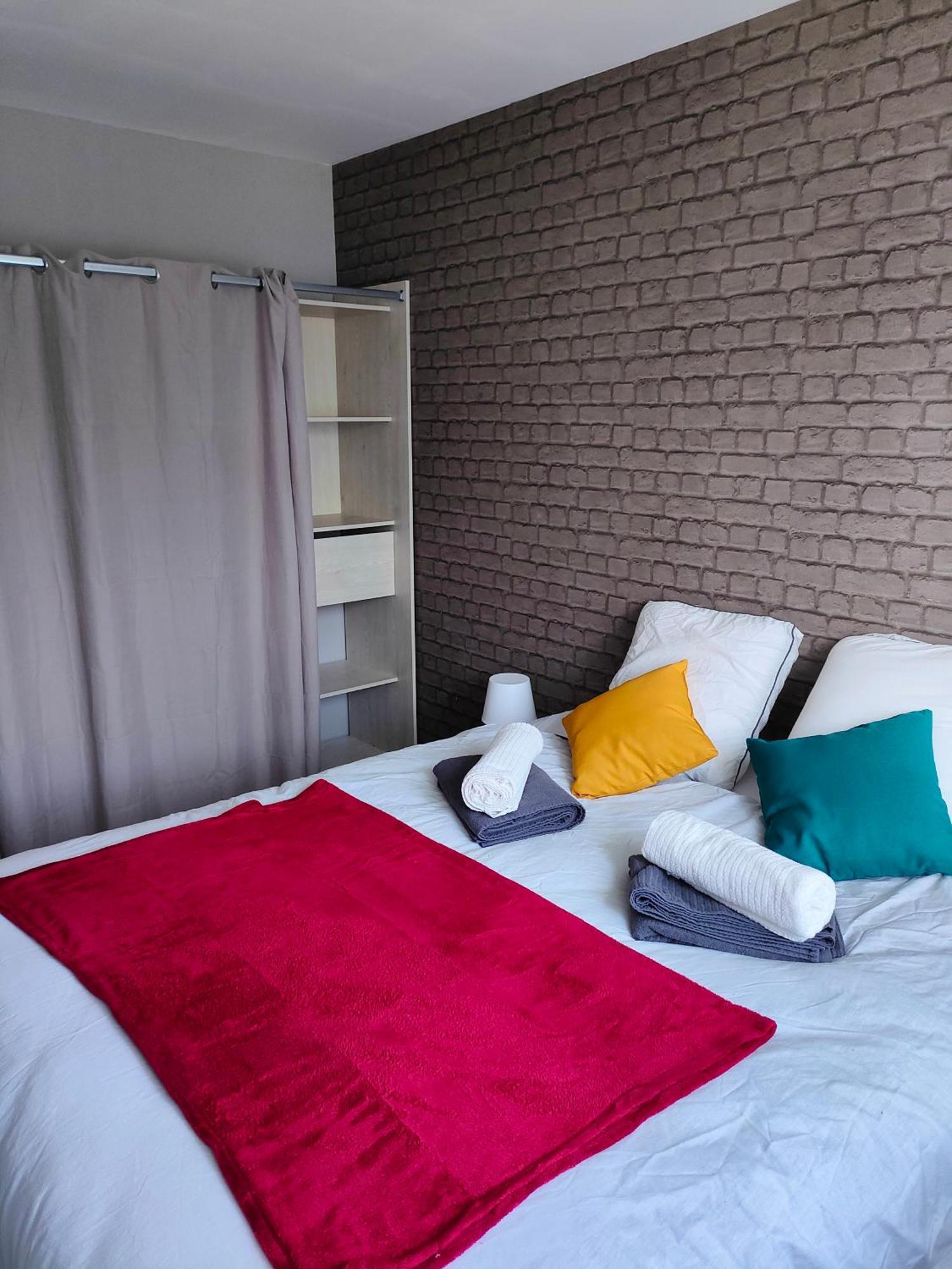 Chaleureux Appartement. Динан Номер фото